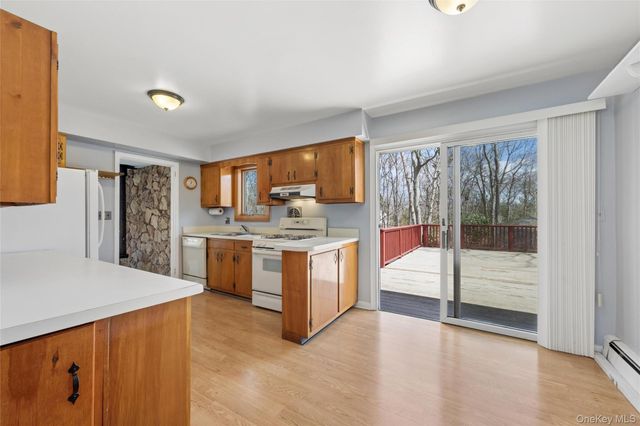 4 Columbine Avenue S, Hampton Bays, NY 11946
