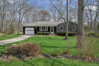 4 Columbine Avenue S, Hampton Bays, NY 11946