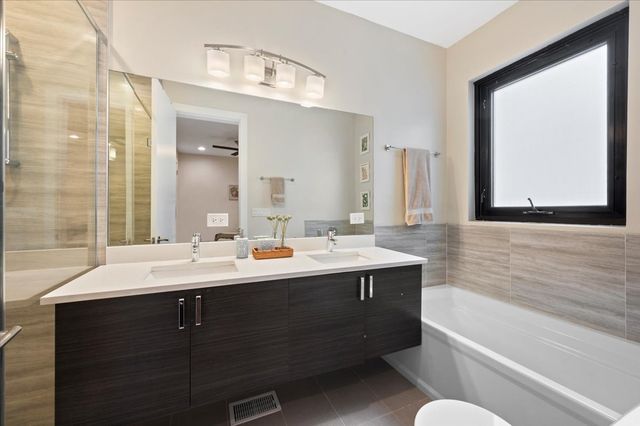 1349 N Leavitt Street 1B, Chicago, IL 60622