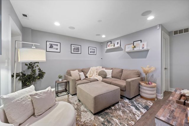 1349 N Leavitt Street 1B, Chicago, IL 60622
