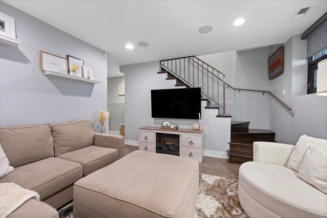 1349 N Leavitt Street 1B, Chicago, IL 60622