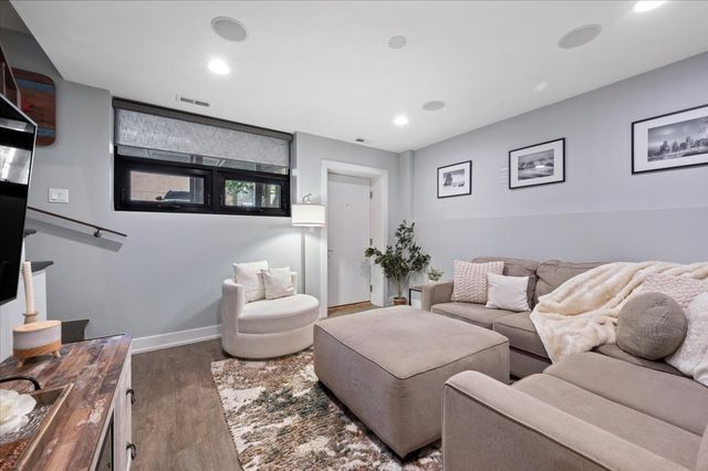 1349 N Leavitt Street 1B, Chicago, IL 60622