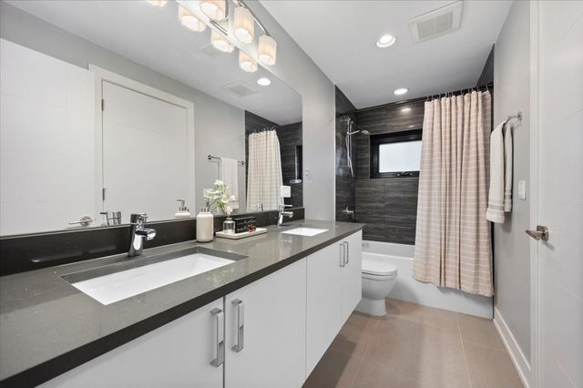 1349 N Leavitt Street 1B, Chicago, IL 60622