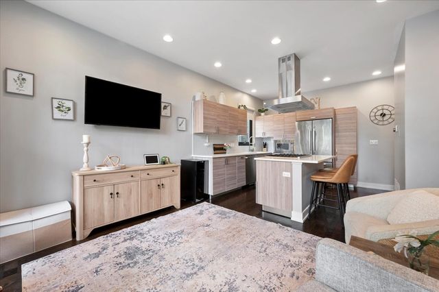 1349 N Leavitt Street 1B, Chicago, IL 60622