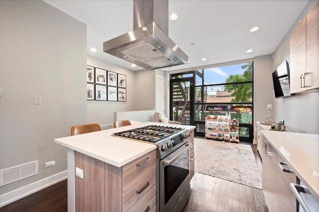 1349 N Leavitt Street 1B, Chicago, IL 60622