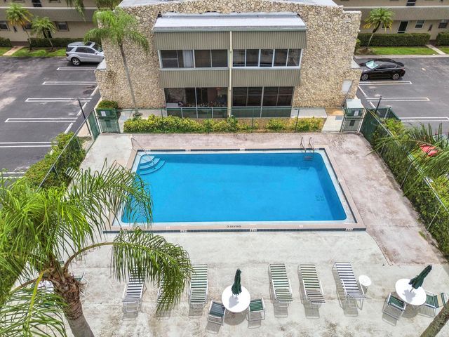 126 Sparrow Drive 22A, Royal Palm Beach, FL 33411