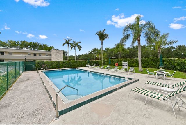 126 Sparrow Drive 22A, Royal Palm Beach, FL 33411