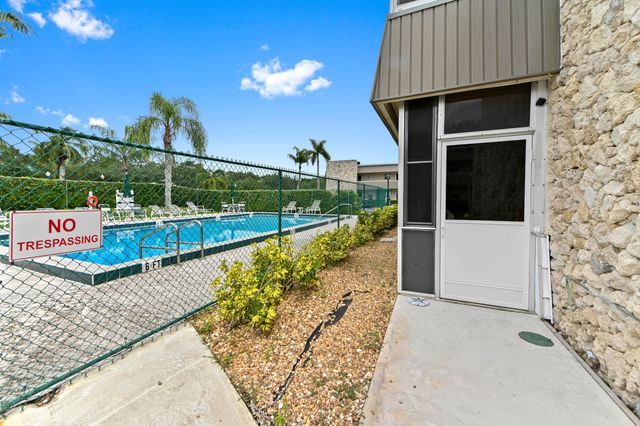 126 Sparrow Drive 22A, Royal Palm Beach, FL 33411
