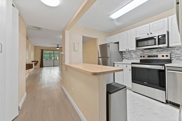 126 Sparrow Drive 22A, Royal Palm Beach, FL 33411