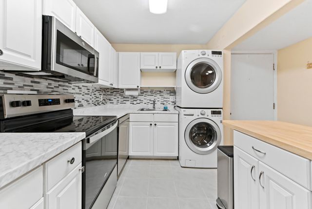 126 Sparrow Drive 22A, Royal Palm Beach, FL 33411