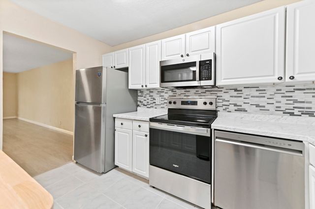 126 Sparrow Drive 22A, Royal Palm Beach, FL 33411