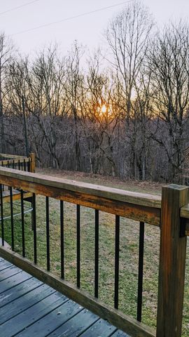 531 Pea Ridge Rd, Chestnut Mound, TN 38552