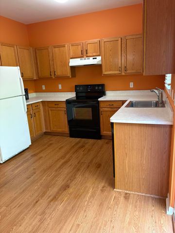 38320 Saratoga Circle, Farmington Hills, MI 48331