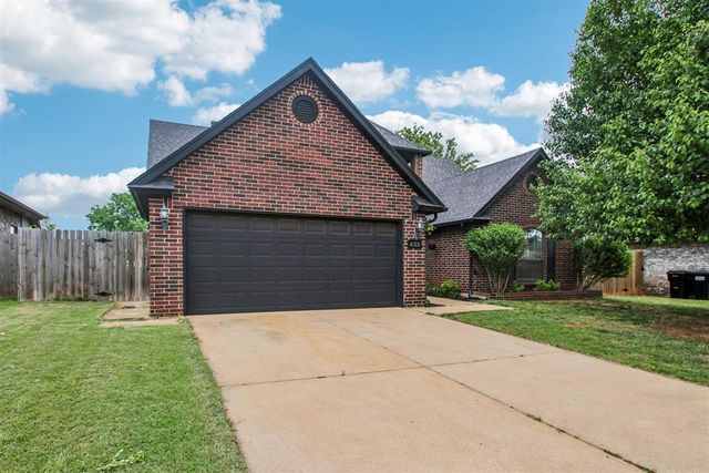 625 Fire Light Drive, Moore, OK 73160