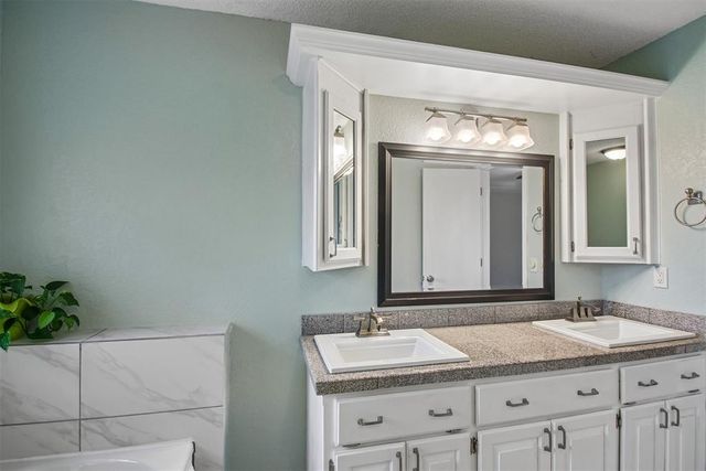625 Fire Light Drive, Moore, OK 73160