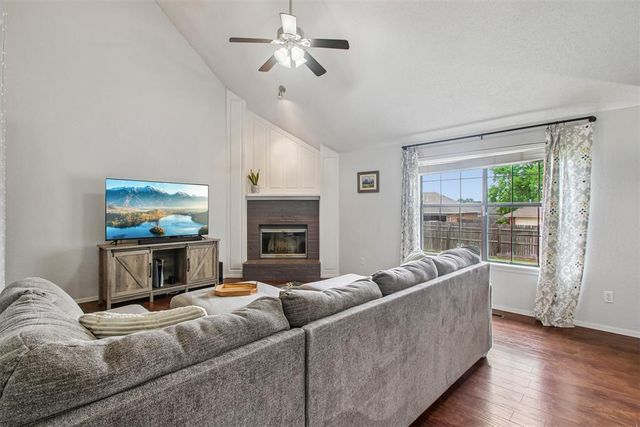 625 Fire Light Drive, Moore, OK 73160