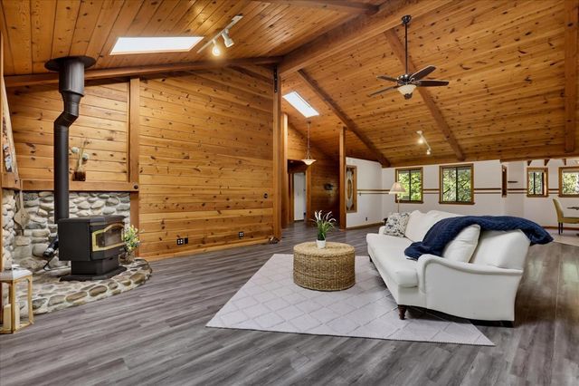 14333 Brooks Rd, Grass Valley, CA 95945