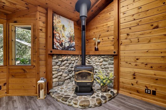 14333 Brooks Rd, Grass Valley, CA 95945
