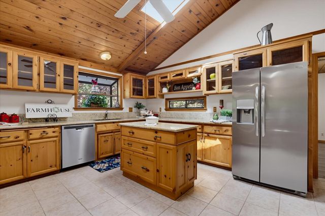 14333 Brooks Rd, Grass Valley, CA 95945