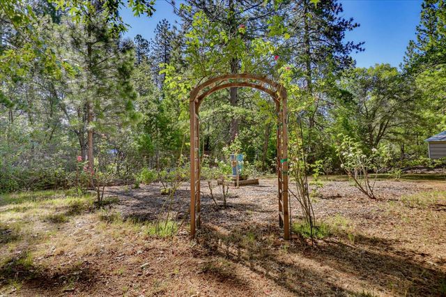 14333 Brooks Rd, Grass Valley, CA 95945