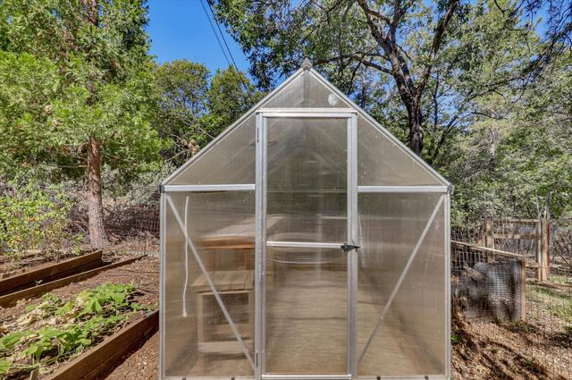 14333 Brooks Rd, Grass Valley, CA 95945