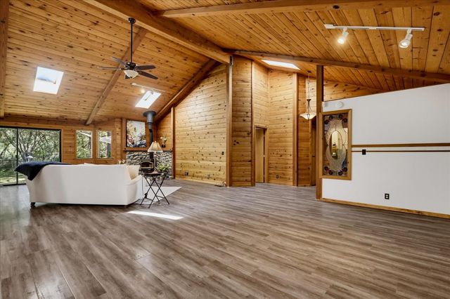14333 Brooks Rd, Grass Valley, CA 95945