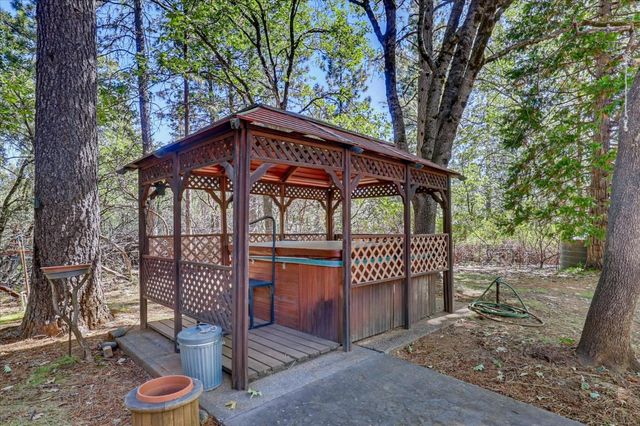 14333 Brooks Rd, Grass Valley, CA 95945