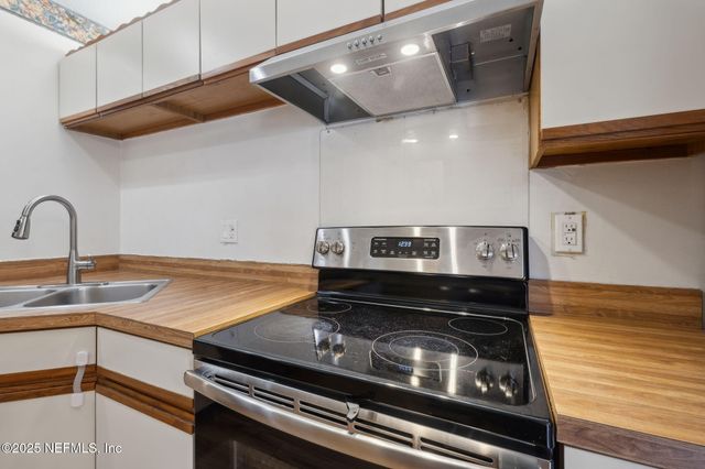 85 DEBARRY Avenue 2032, Orange Park, FL 32073