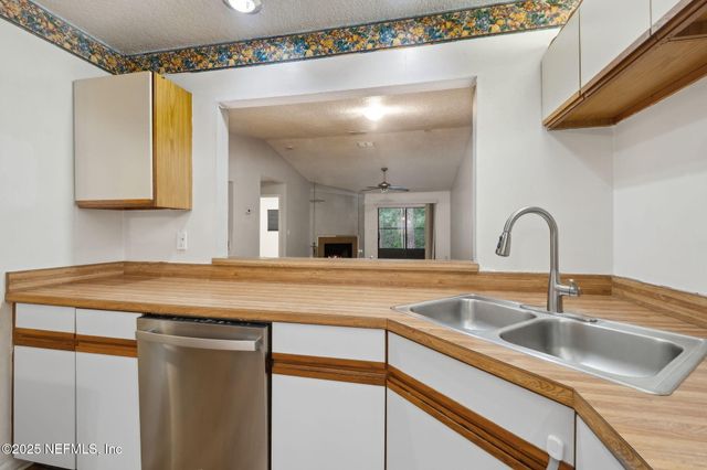 85 DEBARRY Avenue 2032, Orange Park, FL 32073