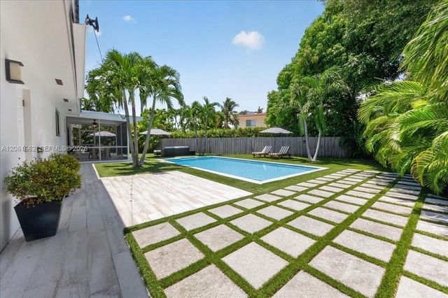 11504 NE 6th Ave, Biscayne Park, FL 33161