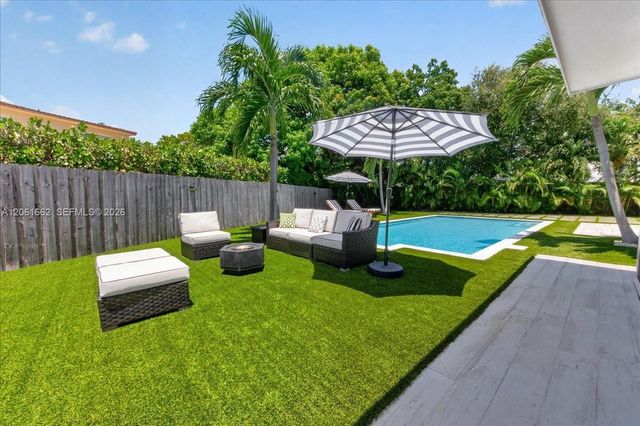11504 NE 6th Ave, Biscayne Park, FL 33161