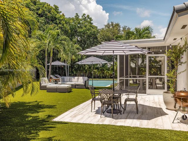 11504 NE 6th Ave, Biscayne Park, FL 33161