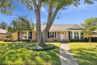 2105 Meadow Lane, Grand Prairie, TX 75050