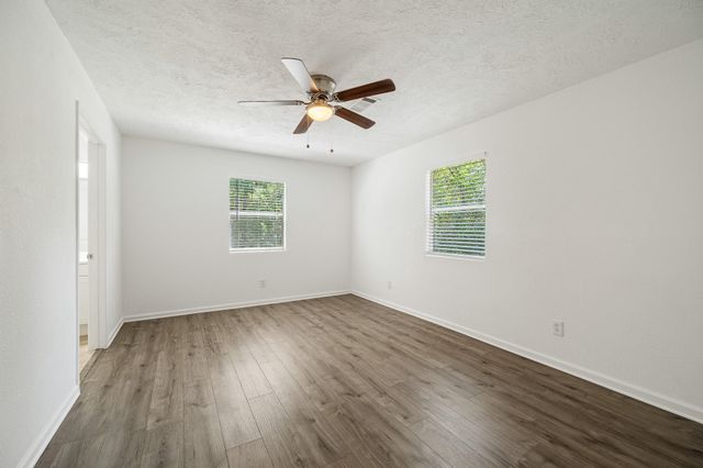 61 Hicks Loop W, Cleveland, TX 77328