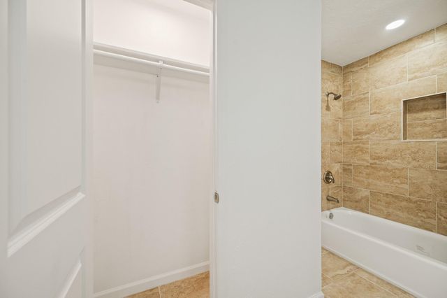 61 Hicks Loop W, Cleveland, TX 77328