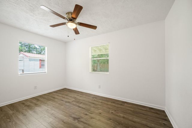 61 Hicks Loop W, Cleveland, TX 77328