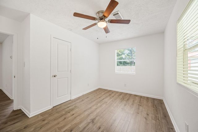 61 Hicks Loop W, Cleveland, TX 77328