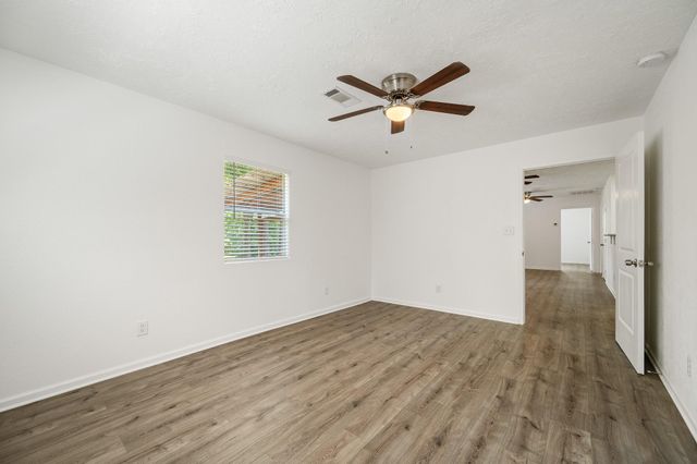 61 Hicks Loop W, Cleveland, TX 77328