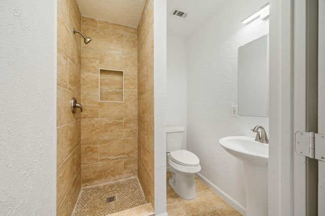 61 Hicks Loop W, Cleveland, TX 77328