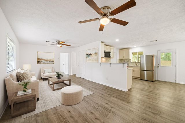 61 Hicks Loop W, Cleveland, TX 77328