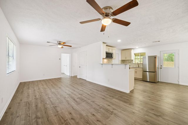 61 Hicks Loop W, Cleveland, TX 77328