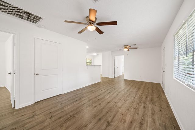 61 Hicks Loop W, Cleveland, TX 77328