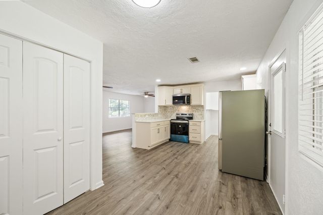 61 Hicks Loop W, Cleveland, TX 77328