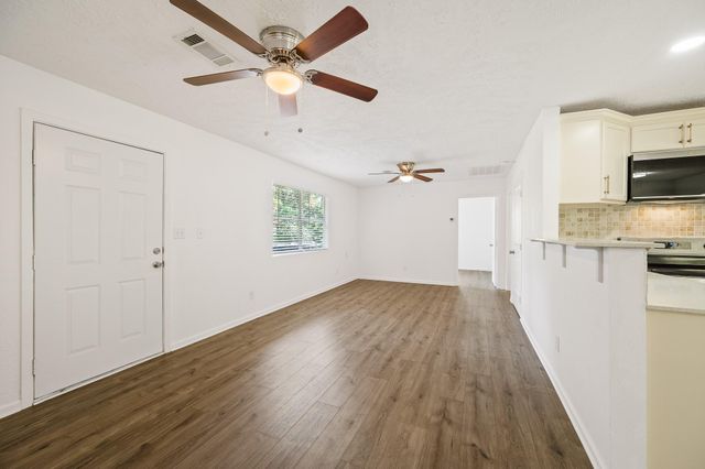 61 Hicks Loop W, Cleveland, TX 77328