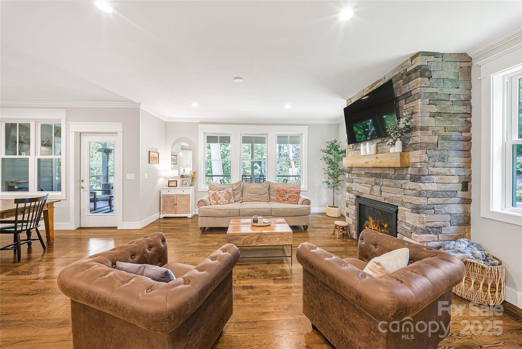 218 Barnrock Drive, Mills River, NC 28759