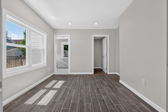 46 EAST 44TH ST, Bayonne, NJ 07002