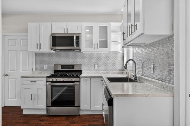 46 EAST 44TH ST, Bayonne, NJ 07002