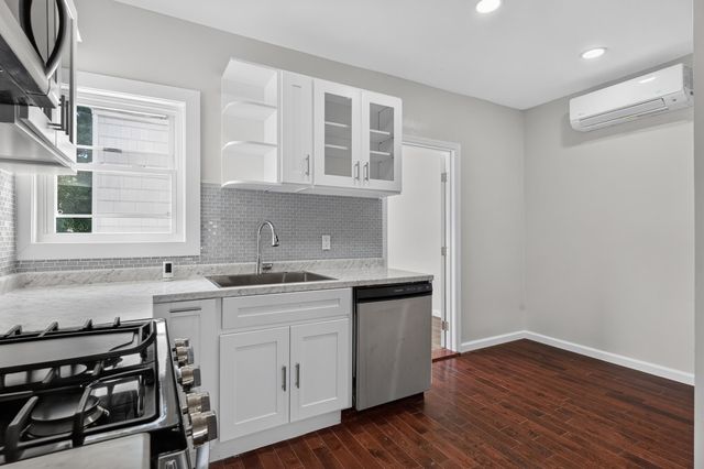 46 EAST 44TH ST, Bayonne, NJ 07002