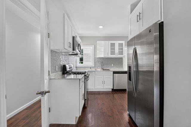 46 EAST 44TH ST, Bayonne, NJ 07002