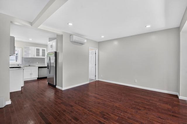 46 EAST 44TH ST, Bayonne, NJ 07002